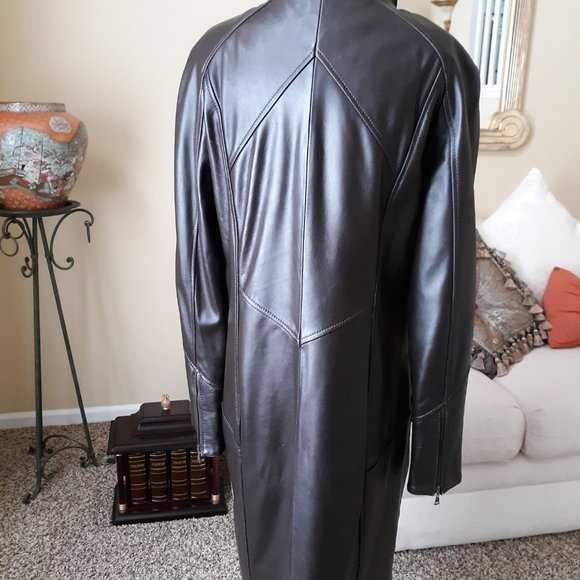 DANIER SZE L Brown 💯  leather coat🎉🎉Host Pick 1/8/25🎉🎉 - Picture 2 of 16